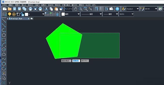 中望CAD完成配色更改后的新界面展示，背景为深色主题