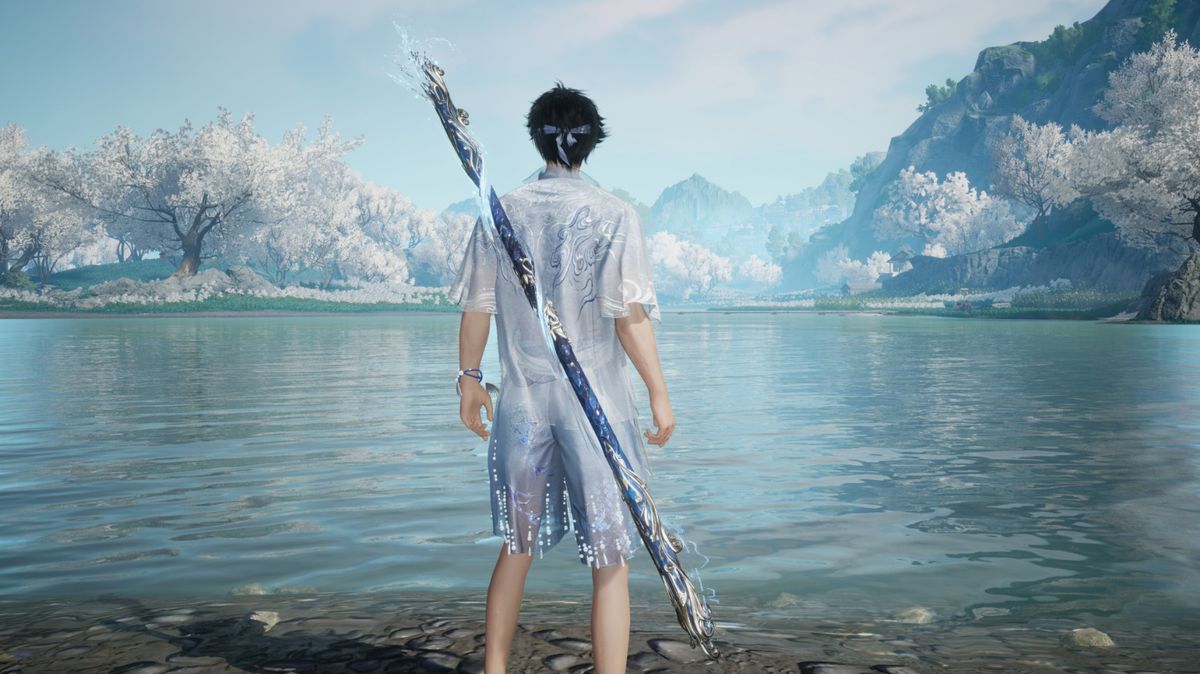 「引沧浪」棍武器特写，杆身呈现螺旋水纹雕刻，挥舞时周围泛起蓝色光晕与浪花粒子特效