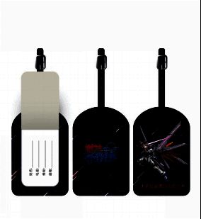 玩家在试玩区体验游戏，展台工作人员正在发放限定行李牌周边