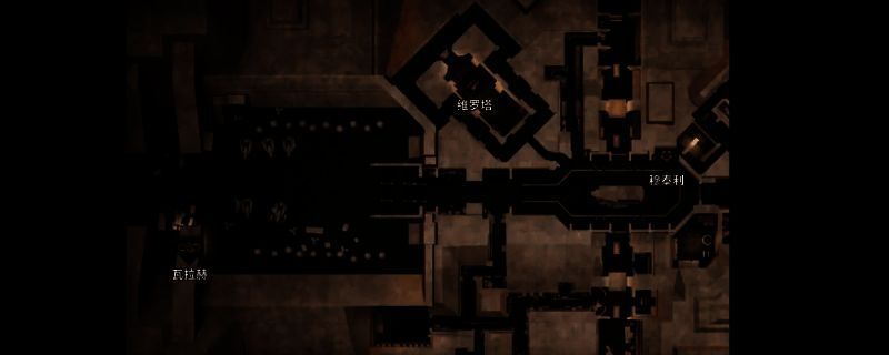 《沙丘：觉醒》中兰兹拉德联合会家族代表站在沙漠营地中，身穿蓝色长袍，背景为起伏的沙丘与破损的金属结构