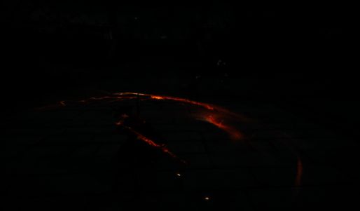 万钧在多人混战中穿梭，雷电特效覆盖全场，多名敌人被击飞