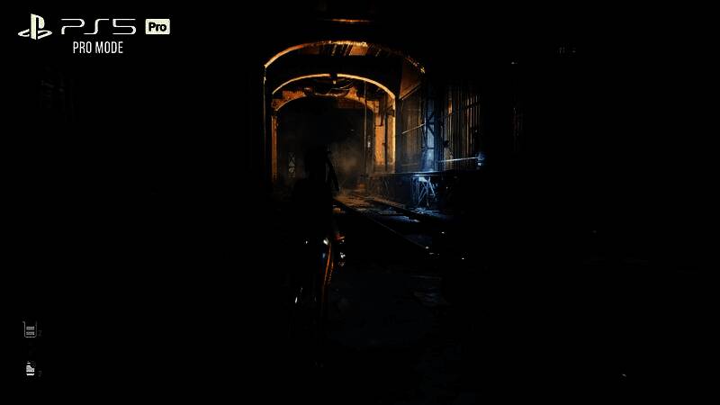 画面对比图左侧为原生4K输出，右侧为PSSR增强画面，明显可见右侧纹理更清晰、噪点更少