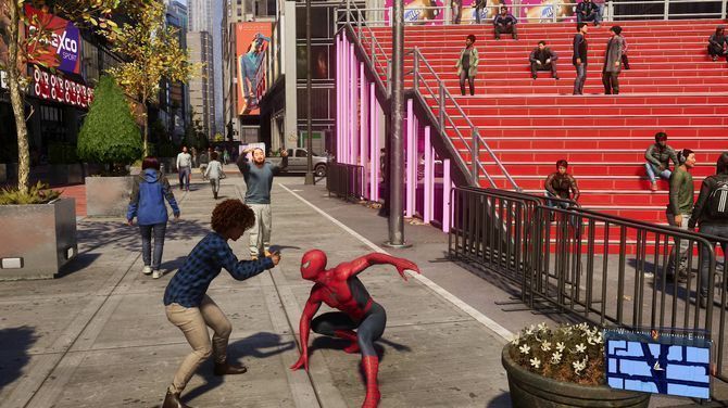 稳定度优先模式下，街道行人与车辆数量明显增多