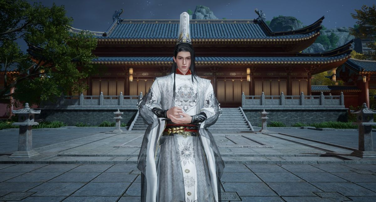 《射雕》无常外观腰部细节特写，展示铜钱、锁链与面具装饰，工艺精细