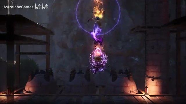 主角在雨夜中与多名敌人交战，刀光与水花四溅