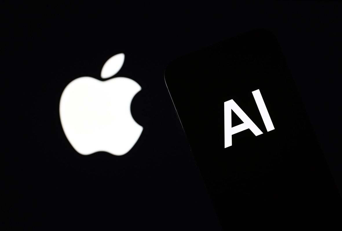 苹果与富士康合作生产AI服务器概念图，展示高科技数据中心与制造产线场景