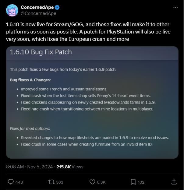 《星露谷物语》游戏内鸡舍内部画面，木质结构温馨，灯光柔和，鸡笼整齐排列