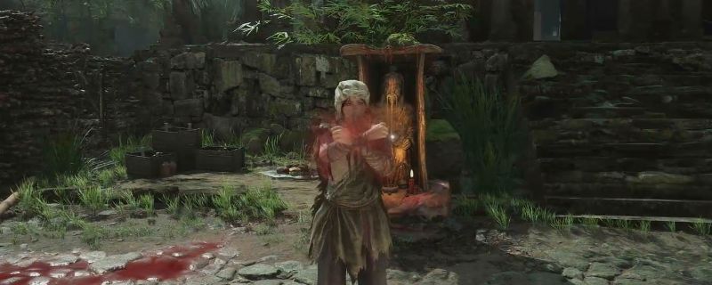 《明末：渊虚之羽》中角色在含光禅院前做出双手交叉的‘袍哥’动作，背景为古刹建筑与飘落的树叶