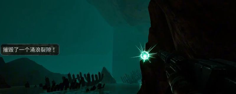 《深渊之潮》游戏中大厅外墙壁面上的首个涌浪裂隙，散发幽蓝光芒，周围有能量波动特效