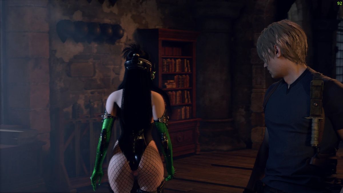 近距离面部特写，展示不换脸版本的服装替换效果，面部仍为艾达王原貌