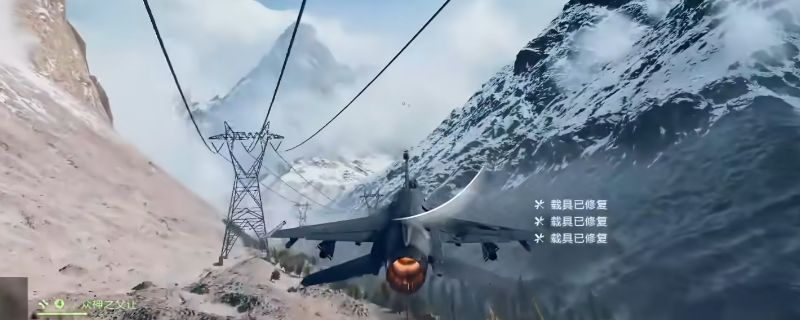 《战地6》游戏中一架受损的固定翼战斗机正在基地上空盘旋，机身带有战斗痕迹，地面可见机场跑道与维修标识