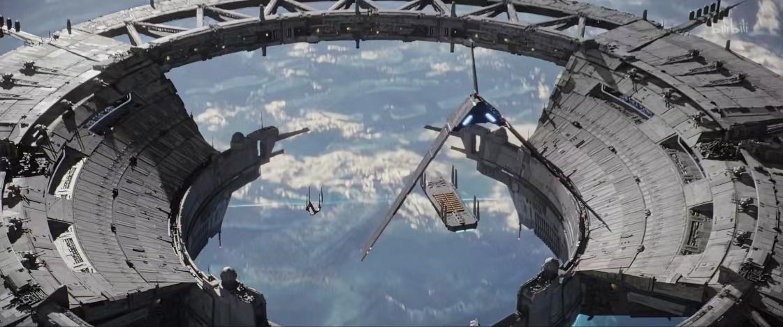 《无尽的拉格朗日》中登陆船从异星球山坡驶出的实机画面，尘土飞扬，光影逼真