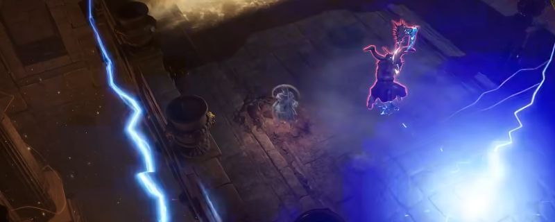 《泰坦之旅2》中超暴刺杀流角色手持双刃高速突进，技能特效爆发，敌人在暴击连击下瞬间崩解的战斗画面