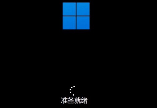 Windows 11安装界面正在配置系统，显示‘正在安装更新’进度条