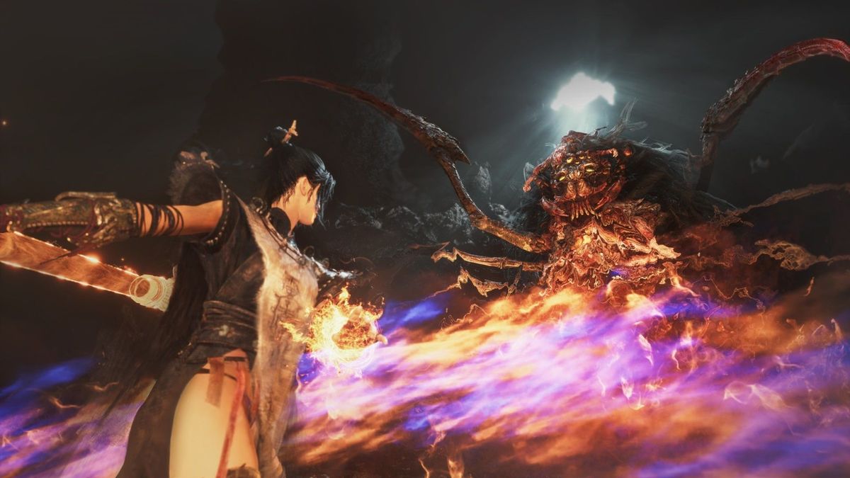 神秘祭坛全景，石柱林立，中央浮空符文旋转，四周布满古老图腾