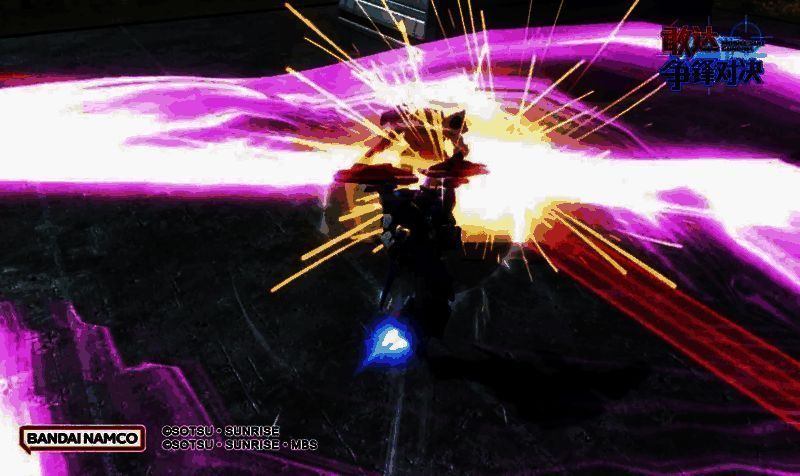 敢达AGE-2切换为双炮形态瞬间，机体结构重组，大型光束剑出鞘，背景火花四溅