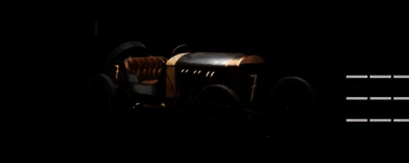 《四海兄弟：故乡》游戏中玩家使用曲柄手动启动老式汽车的场景，车辆前盖打开，角色正在摇动曲柄，背景为复古街道