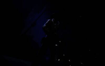 SSR居民蒂姆先生角色立绘展示，身穿铁路组织制服，神情坚毅，背景为地下秘密基地