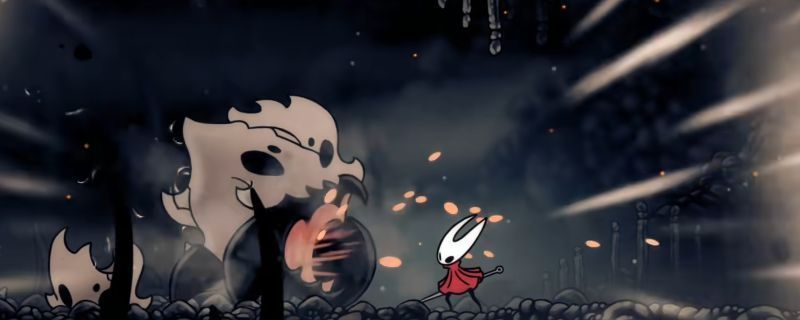 骷髅暴君战斗画面，骷髅BOSS挥舞巨剑，背景为黑暗洞穴场景