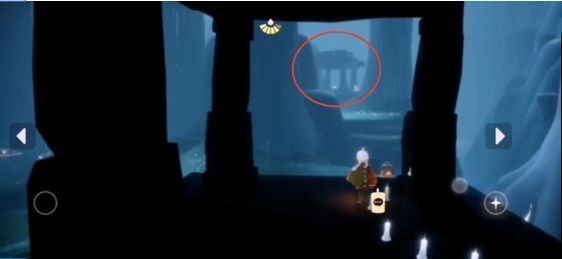 从亭子外眺望先祖所在位置，光线透过树叶洒落