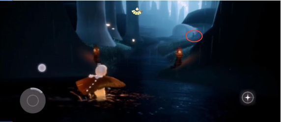 第五位先祖位于第三图远景中，被绿树环绕