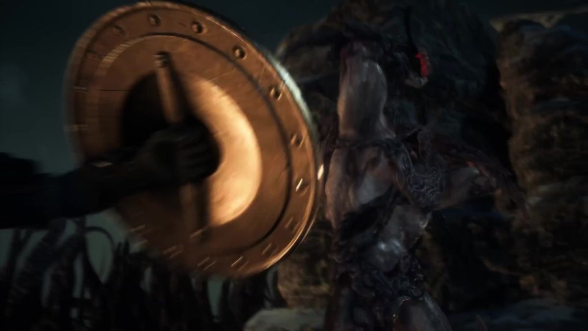 战斗场景展示，洛可手持武器与腐化敌人激烈交锋