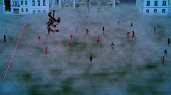 角色战斗画面，球员手持链锯刀与恶魔一同作战