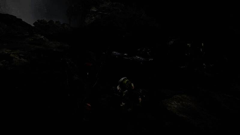 角色创建界面截图，展示多种自定义选项与装备搭配