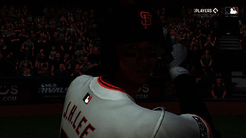 球员数据面板截图，展示详细统计与成长系统