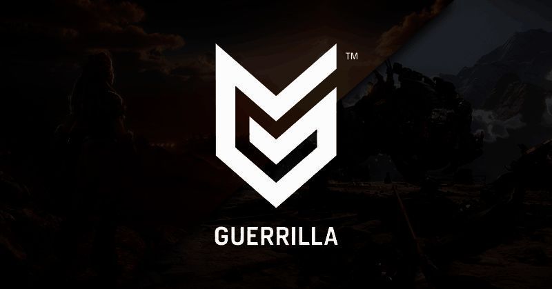 《地平线：零之曙光》游戏画面，主角艾洛伊在荒野中探索机械生物