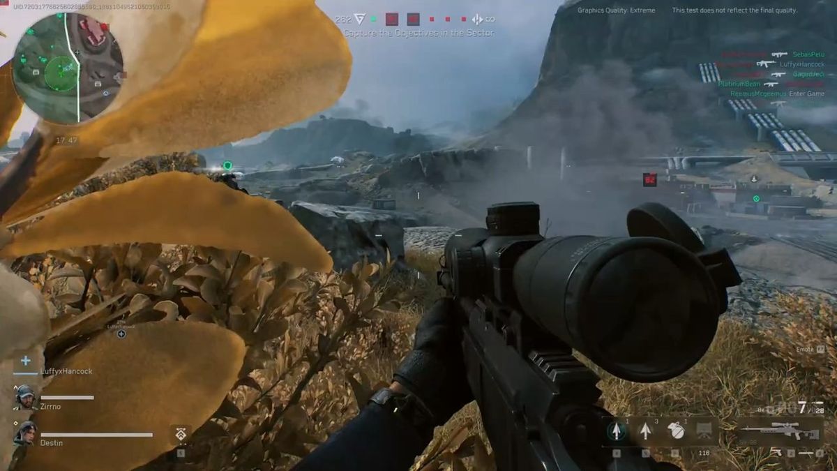 角色在掩体后探头观察敌情，界面显示当前生命值与装备状态