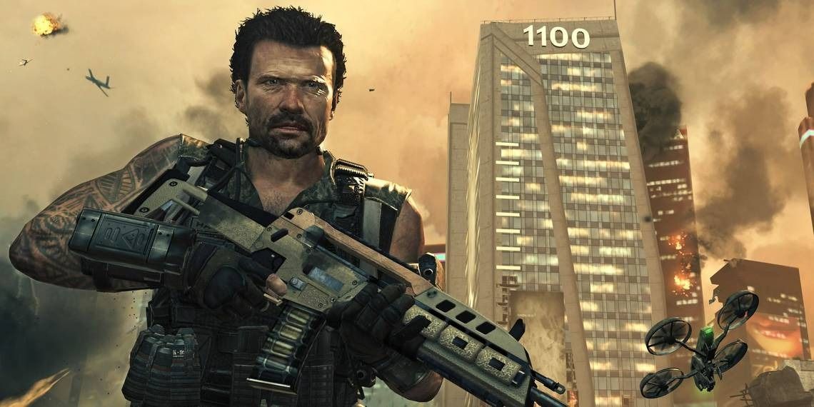 《使命召唤2025》概念图展示角色使用蹬墙跳进行高速移动，背景为未来都市战场