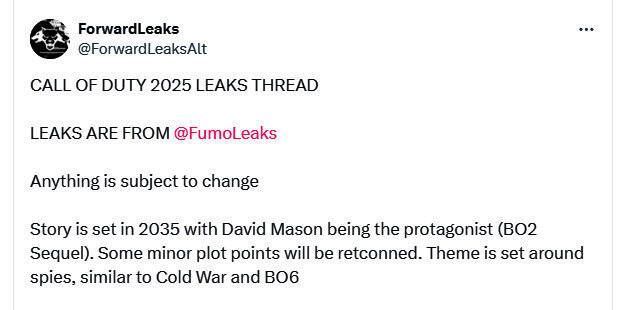 游戏中未来战士形象展示，身穿流线型动力装甲，手持发光能量步枪，在废墟城市中潜行前进