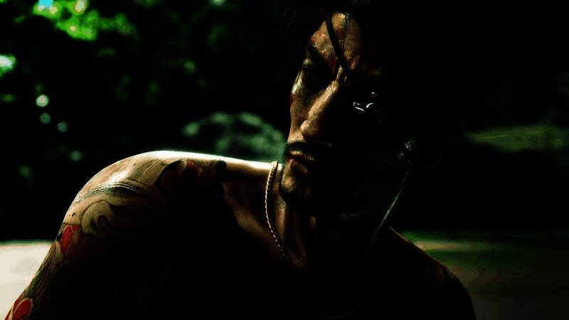 真岛吾朗与少年诺亚并肩站在沙滩上望向大海，天空乌云密布，远处海面漂浮着破碎船体