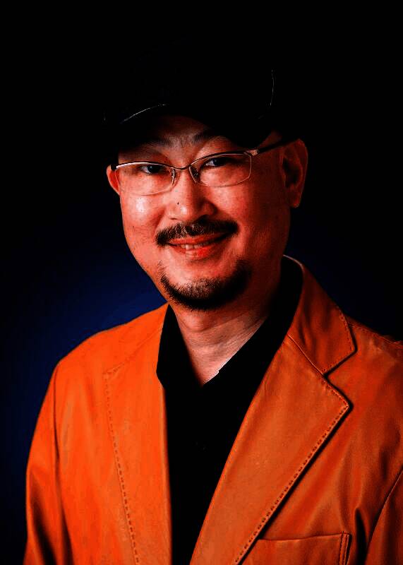 诺亚·里奇角色设定图，短发少年穿着简单背心与草帽，脸上带着阳光笑容