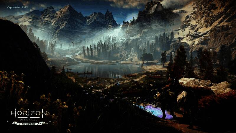 艾洛伊站在悬崖边缘俯瞰广袤机械草原，远处巨型机械象缓缓行走，天空云层厚重光影分明