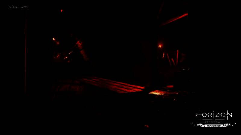 近距离展示机械龙头部细节，金属鳞片层层叠叠，眼部传感器发出红光