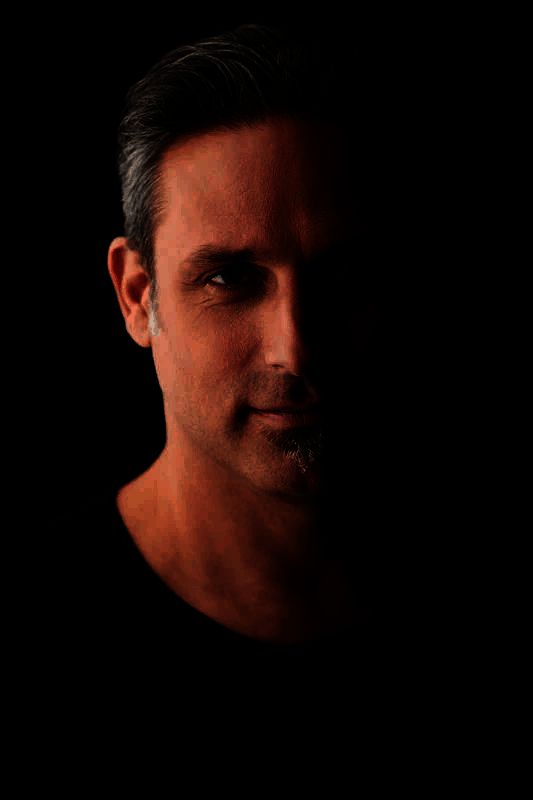 Alexandre Amancio公开演讲画面，阐述Studio Ellipsis的愿景与创作理念