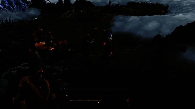 工匠在铁匠铺锻造武器，炉火通红，锤声阵阵