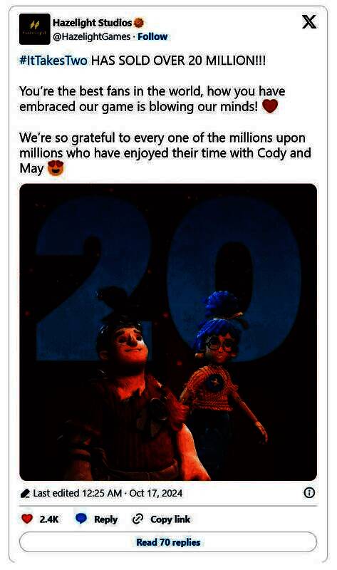 《双人成行》实际 gameplay 画面，两名角色在机关密布的房间内协同解谜，场景细节丰富、风格鲜明