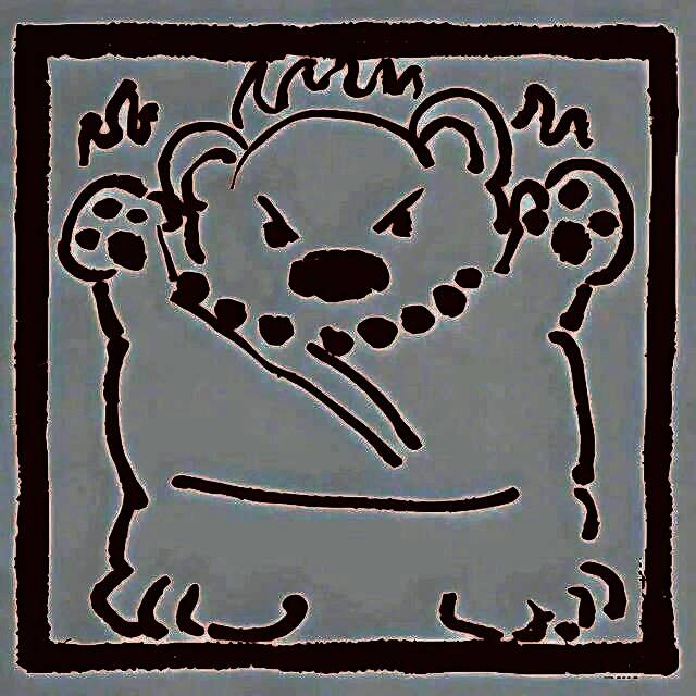 员工手绘原稿与游戏图标对比图，展现从草图到成品的转化过程