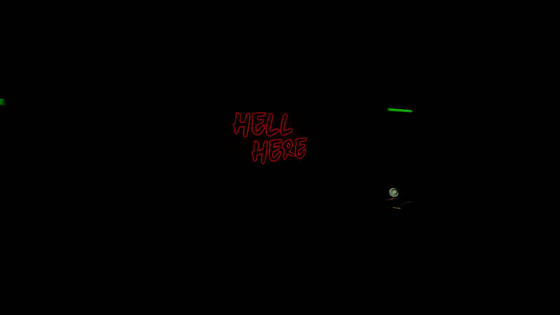 主角站在镜前，镜中倒影却做出不同动作，展现超自然恐怖元素