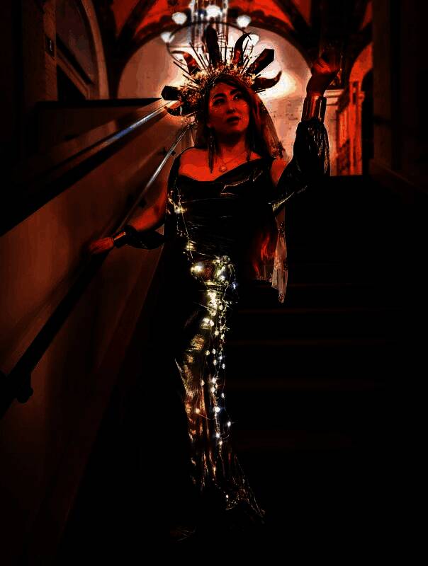 舞会全景视角，石井站在中央，周围宾客装扮各异，整体风格融合东西方奇幻元素