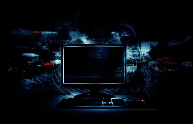 电脑屏幕上显示Steam个人资料页面，左侧为玩家头像，右侧列出多款游戏及游玩时长统计