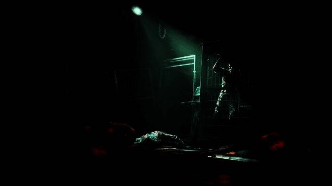 对比图展示《消逝的光芒：困兽》原版与日版画面差异，左侧为完整血暴效果，右侧为日版净化后场景