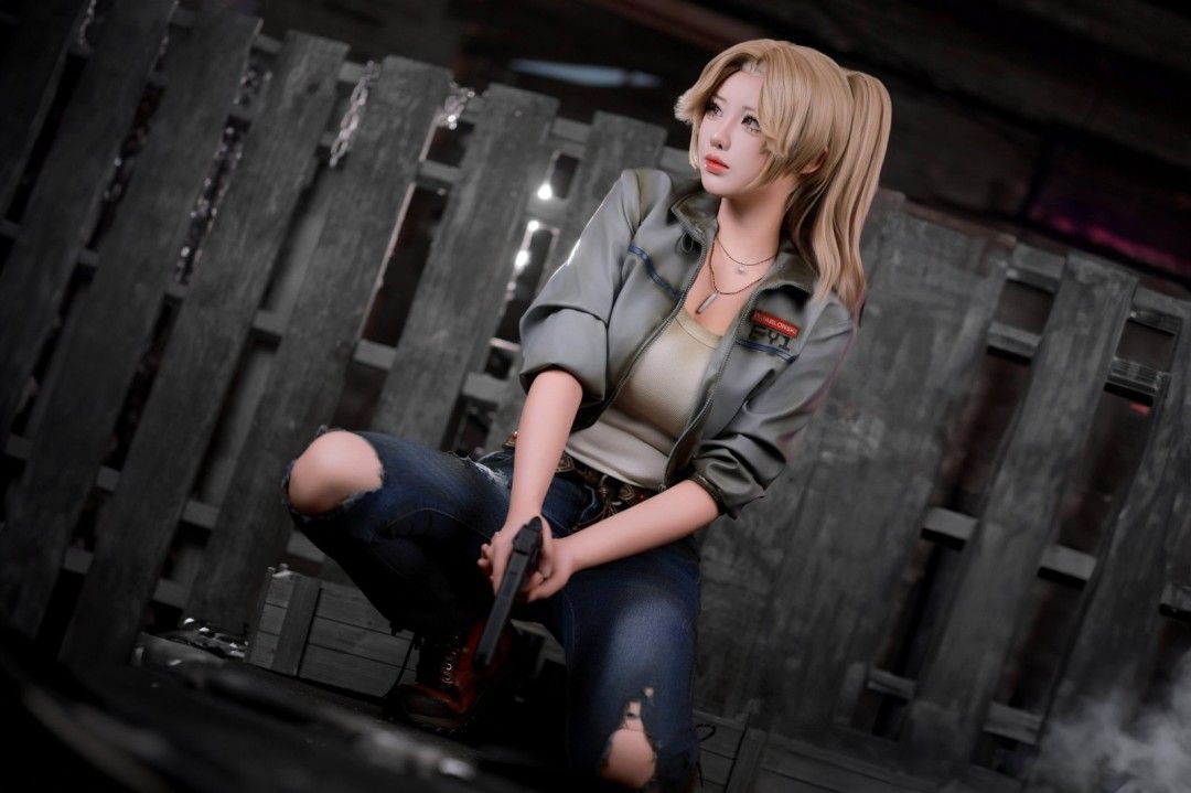 近距离特写Coser Yasal扮演的奥莉维亚，面部妆容细致，眼神凌厉，充满故事感