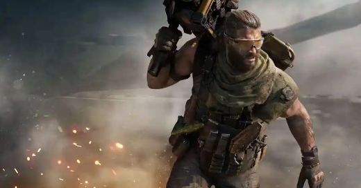 银翼在游戏中释放猎鹰无人机的战斗画面，空中无人机展开侦测光幕，地面小地图同步显示敌人位置