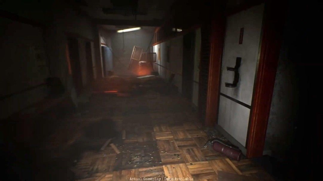 特写镜头展示墙壁上的锈迹与涂鸦，细节丰富，质感逼真