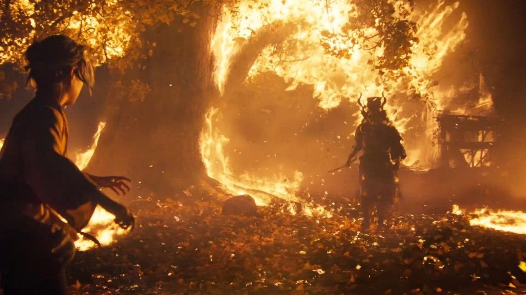 笃与一名神秘男子并肩站立，两人背对镜头望向远方夕阳