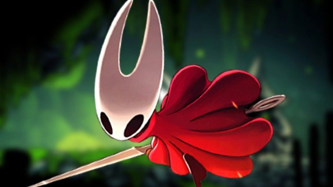 《空洞骑士：丝之歌》中主角黄蜂女在昏暗洞穴中对战巨型敌人的震撼场景，背景布满蛛网与发光菌类